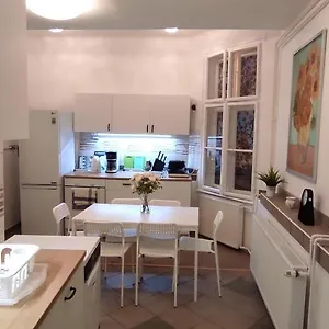 Apartment Fsqh Under, Szegedin
