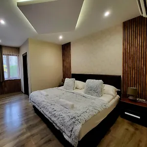 Vén Diófa De Lux Panzió Bed & Breakfast
